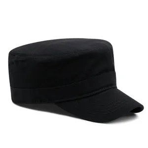 Klassieke zwarte platte militaire pet voor zonbescherming buiten en een casual stijl