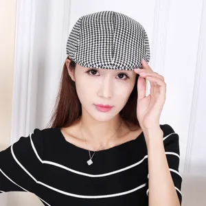 Stylish black and white houndstooth beret flat cap for men and women autumn winter wear