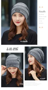 Vista detallada de un elegante gorro gris plisado que muestra la textura y el ajuste.