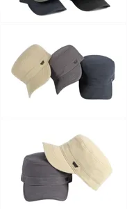 Detailansicht von drei flachen Militärmützen aus Baumwolle in Beige, Grau und Blau.