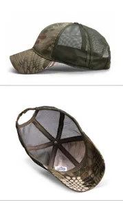 Gedetailleerde weergave van de camouflage mesh trucker pet met voering en label.