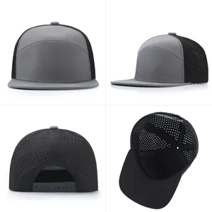 Cappellino da baseball grigio e nero a tesa piatta con pannelli laterali in mesh