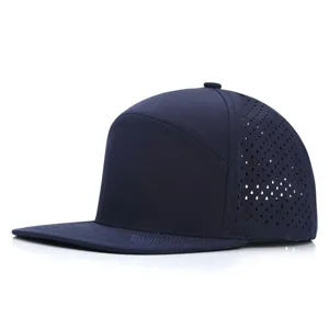 Cappellino da baseball blu navy a tesa piatta traspirante con fori di ventilazione laser