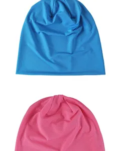 Primer plano de gorros de malla transpirable de secado rápido en azul y rosa