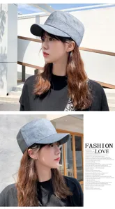 Stijlvolle grijze katoenen cadetpet voor dames gefotografeerd in de buitenlucht