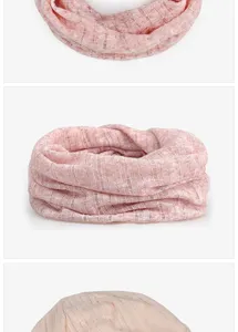 Vista dettagliata della texture del berretto e scaldacollo rosa a righe leggero e traspirante