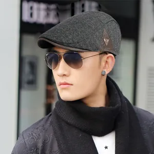 Stylish men's British retro grey beret hat with warm thickened fabric for winter fashion outfits