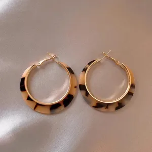 Retro leopard print tortoiseshell hoop earrings with gold-plated finish on silk