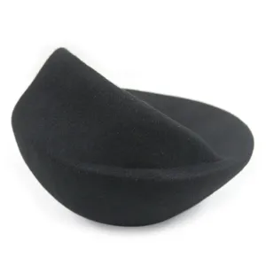 Elegante boina de lana negra lisa para mujer con un diseño minimalista al estilo de azafata