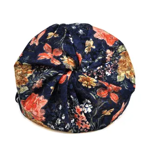 Elegante cappello a turbante da donna in pizzo blu con motivo floreale jacquard