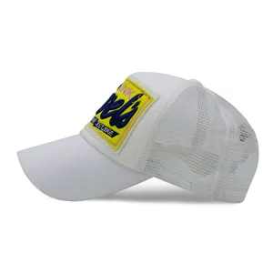 Weiße Mesh-Trucker-Mütze mit gelbem 3D-Stickaufnäher für Sonnenschutz