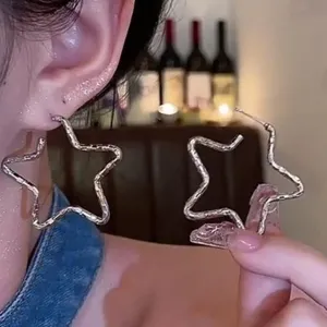 Orecchini a Bottone a Pentagramma Geometrico Minimalista Coreano per Donna Orecchini a Stella in Metallo Martellato di Moda