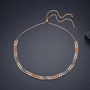 Collier à maillons cubains réglable luxueux avec zircons colorés en finition or rose