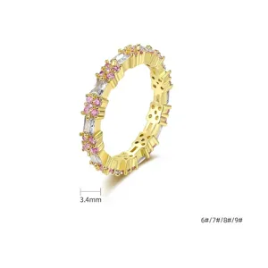 Elegante vergulde eeuwigheidsring met roze zirkoonbloemen en witte baguette-stenen