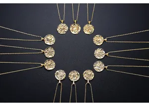 Collares con colgante de moneda de los doce signos del zodiaco con acabado dorado.