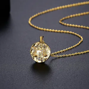 Collar con colgante del signo zodiacal Libra chapado en oro con circonitas para mujer