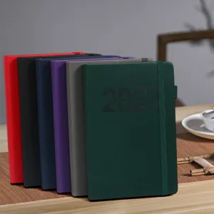 Agenda hebdomadaire anglais 2027 avec couverture texturée et fermeture élastique