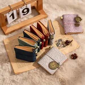 Mini beau carnet de voyage vintage elegant avec bande elastique et charms metal detail.