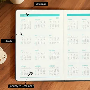 Vue détaillée de la page du calendrier annuel 2027 dans un agenda A5 en anglais
