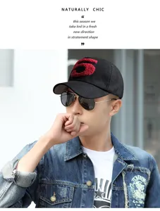 Mannequin asiatique portant une casquette en laine noire avec le numéro cinq rouge brodé