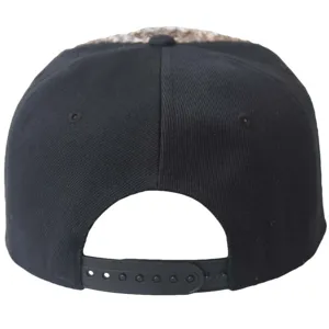 Cappellino da baseball hip-hop nero con eleganti decorazioni in rivetti metallici