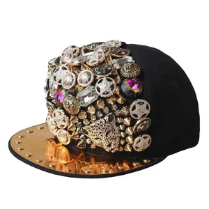 Gorra de béisbol de estilo punk hip-hop con tachuelas metálicas y adorno de cabeza de leopardo
