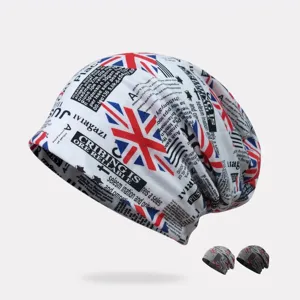 Modieuze beanie-muts met Union Jack-print en krantenletters voor een stoere hiphop-stijl