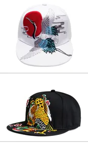 Detaillierte Nahaufnahme der exquisiten Kranich- und Adlerstickerei auf Snapback-Hüten