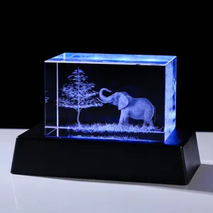 Cubo de cristal grabado en 3D de elefante con base de luz LED azul para decorar