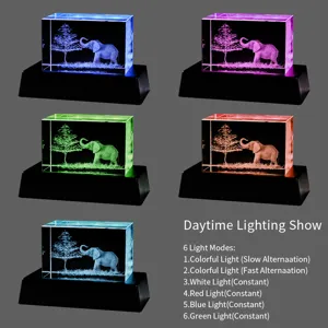 Vista detallada del cristal de elefante grabado en 3D con base LED de 6 modos de color