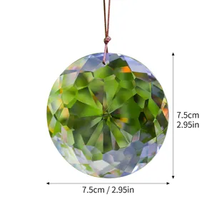 Détail d'un attrape-soleil en cristal K9 facetté avec mesure du diamètre de 7,5 cm.