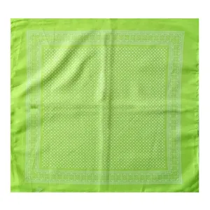 Pañuelo verde brillante con lunares blancos y borde decorativo para hip-hop y danza
