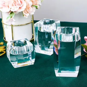 Élégant ensemble de trois bougeoirs géométriques en cristal facetté pour la maison