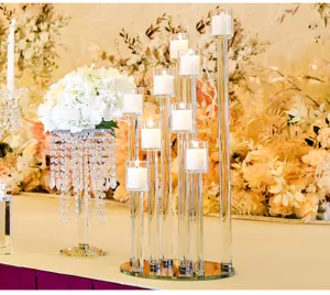 Candelabro di lusso in cristallo a più bracci con paralumi in vetro per matrimoni eleganti