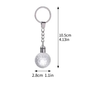 Detailansicht des Kristallschlüsselanhängers mit Maßen 10,5 cm Höhe und 2,8 cm Breite