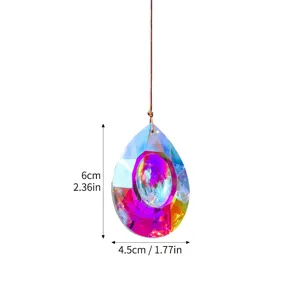 Λεπτομερής προβολή του κρυστάλλου K9 suncatcher με διαστάσεις 6cm επί 4,5cm