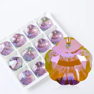 Detailopname van Aurora AB schelp kristallen hangers voor handgemaakte DIY-sieraden