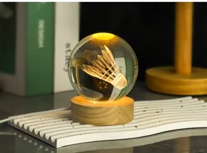 Gros plan détaillé d'une veilleuse en boule de cristal avec un design de volant 3D