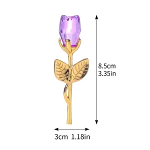 Detaillierte Maße des lila Kristallrosen-Metallornaments, Höhe 8,5 cm und Breite 3 cm