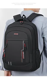 Rückansicht eines minimalistischen schwarzen Business-Laptop-Rucksacks für Herren aus Nylon