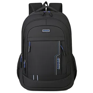 Großer minimalistischer Business-Laptop-Rucksack für Herren in Schwarz