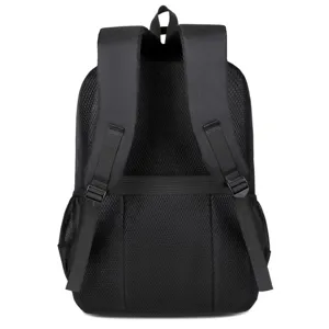 Rückansicht des minimalistischen schwarzen Pendler-Rucksacks mit atmungsaktivem Mesh