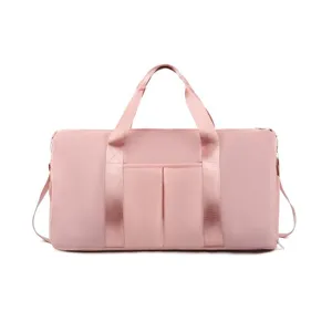 Vorderansicht einer minimalistischen rosa Sport- und Reisetasche mit großem Fassungsvermögen