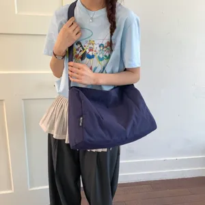Japanische wasserdichte marineblaue Umhängetasche aus Nylon für den Alltag von Damen