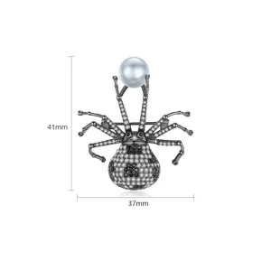 Luxuriöse Spinnen-Brosche mit Perle und funkelndem Zirkonia, Abmessungen 41 mm mal 37 mm