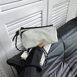 Bolso bandolera multicapa ligero gris claro minimalista para senderismo al aire libre