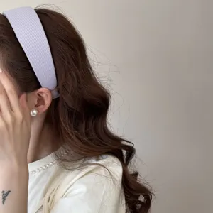 Detailed view of a minimalist wide lavender sponge headband worn by an Asian model