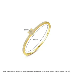 Bracelet jonc en or avec zircons micro-pavés, double rangée de diamants et centre rond