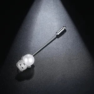 Eleganter Bären-Anstecknadel-Broche mit AAA-Zirkonia-Pavé und weißer Perlenimitation