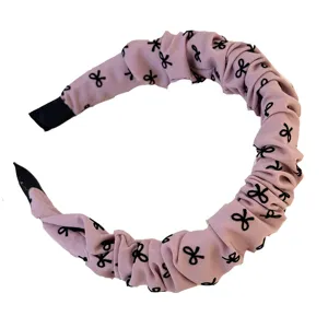 Diadema de tela plisada rosa con bonitos estampados de lazos negros para mujeres y niñas